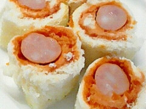 子供の朝食♪にんじんケチャップの　ウインナーロール